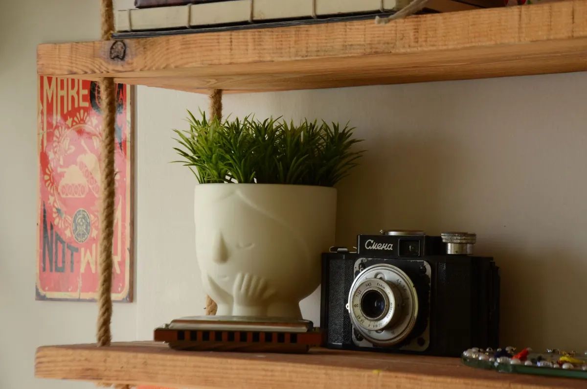 How to Fit a Floating Shelf into a Plasterboard Wall Without Finding a Stud