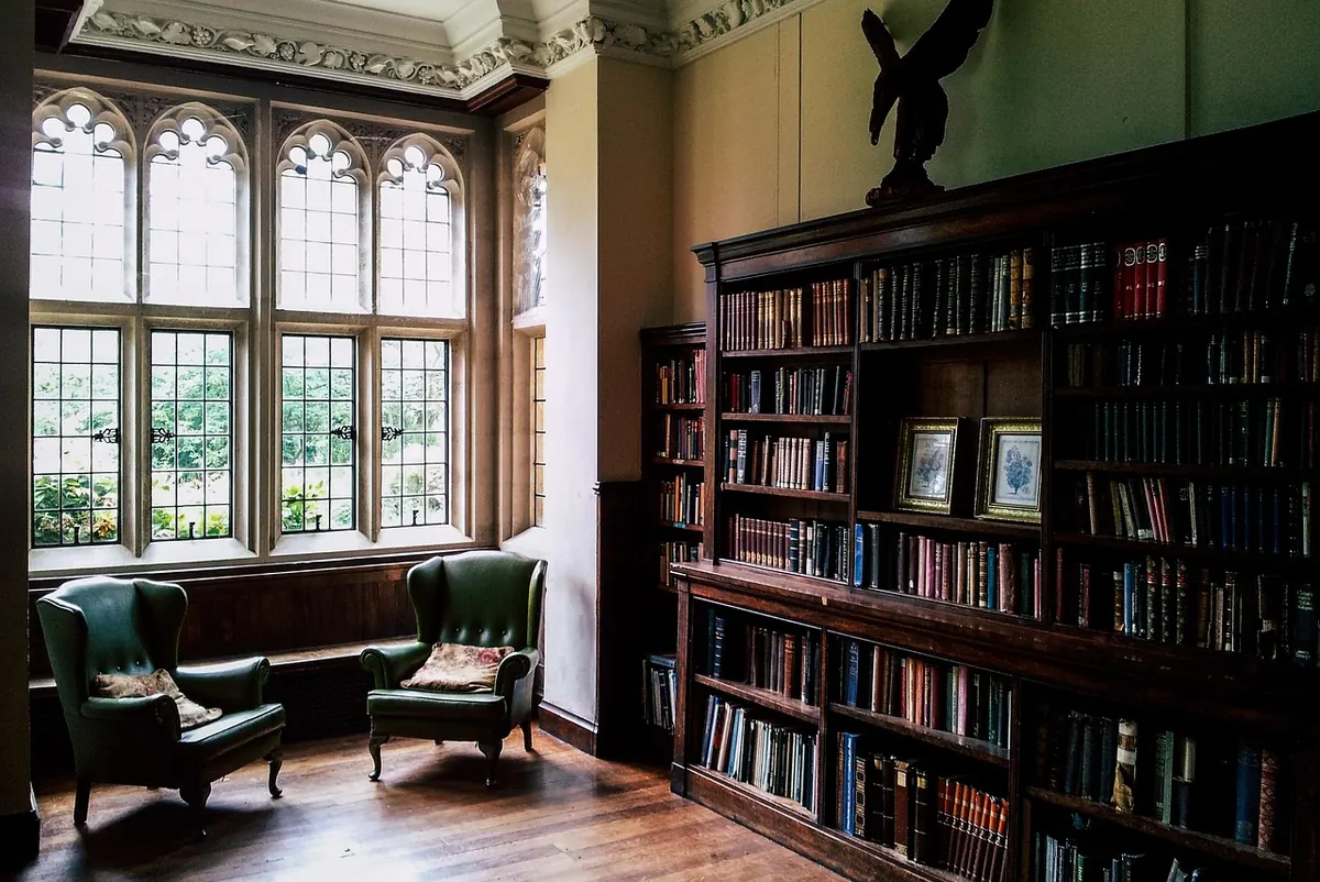 Small Flats, Big Ideas: Shelving Solutions for UK Victorian Terraces